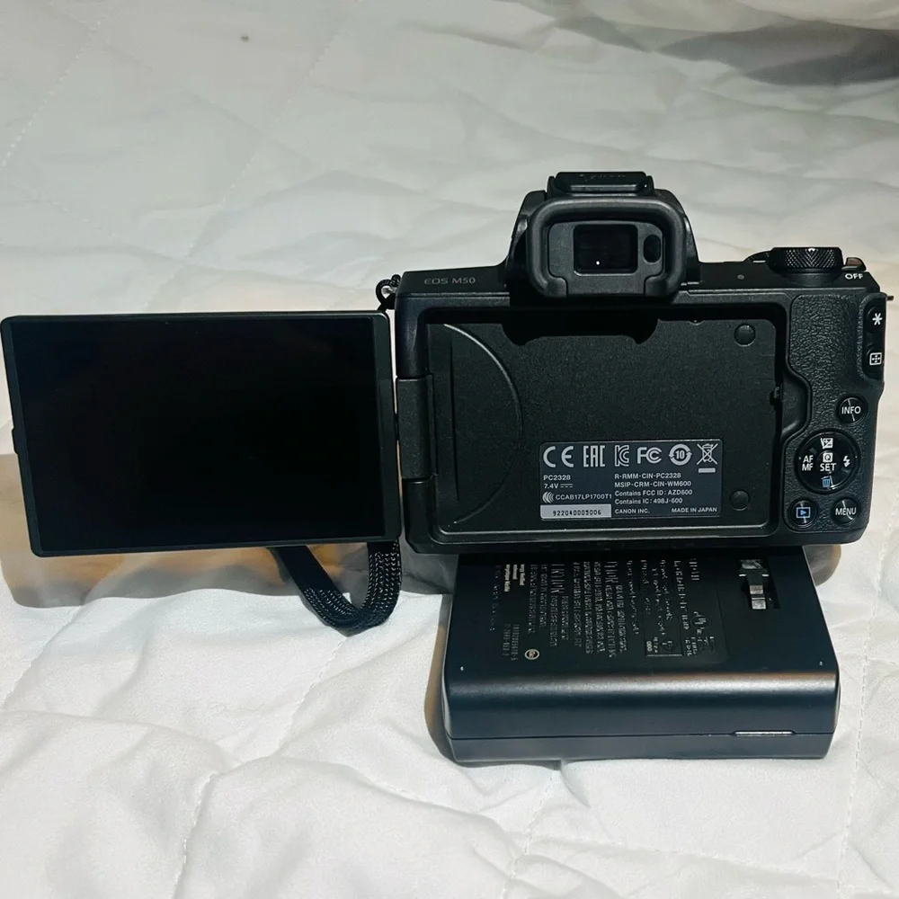 Canon EOS M50 Digital Camera Black Body w/ EF-M 15-45mm